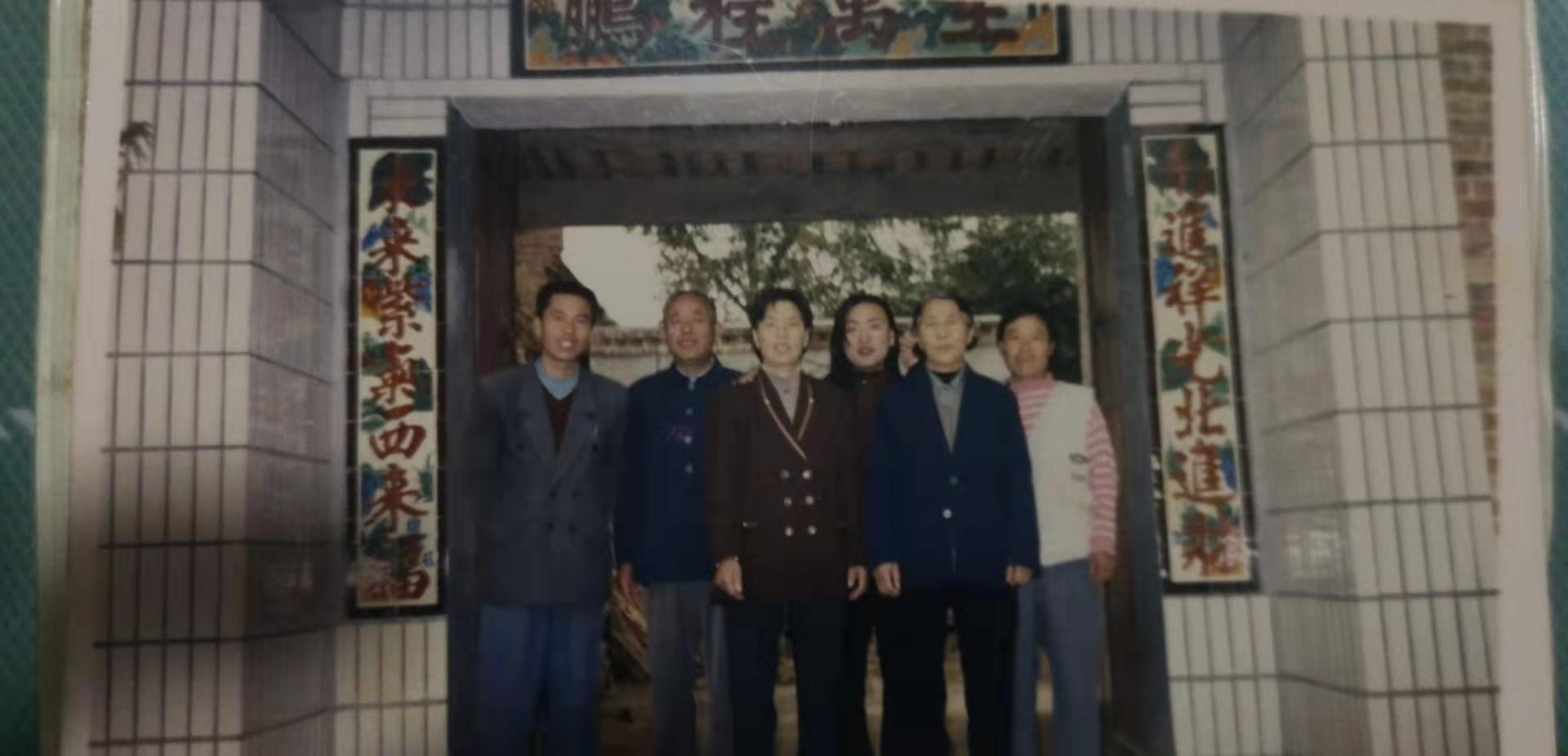 张俊杰纪念馆照片：高风亮节乡邻敬,忠厚勤劳后人传。