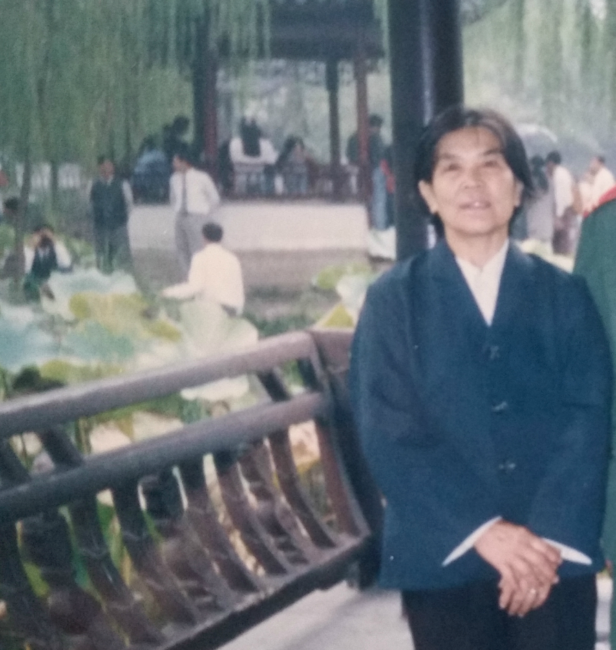 朱秀英纪念馆照片：1995 10月苏州拙政园