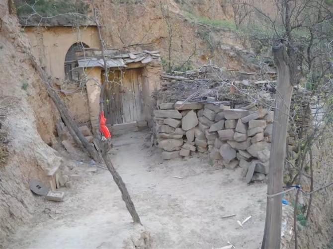 许忠泽纪念馆照片:里外的大门