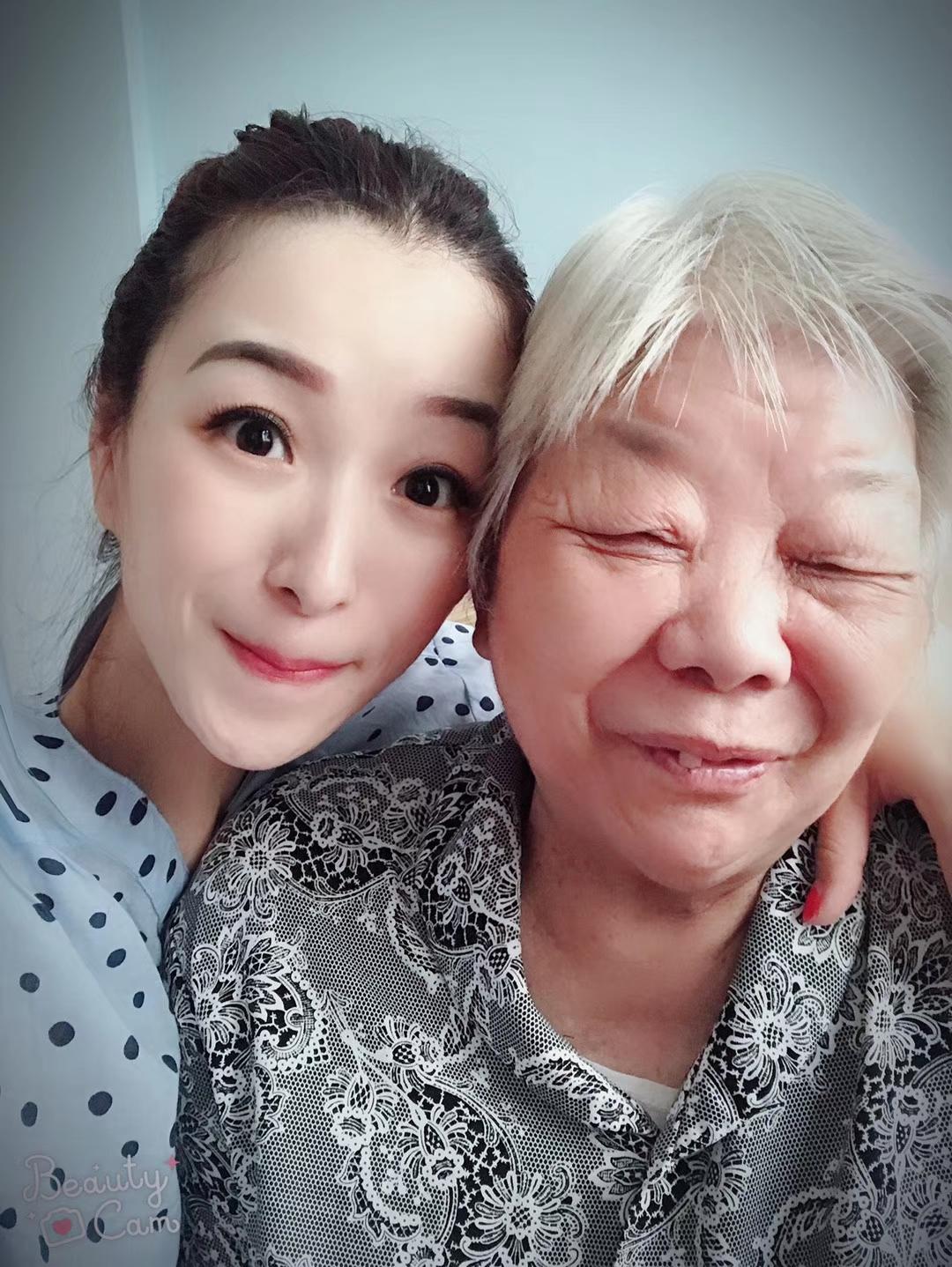 燕成英纪念馆照片:我和嘎嘎